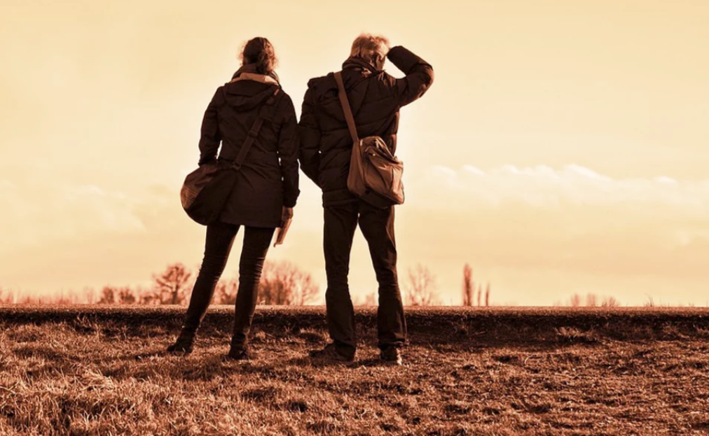 personas Pareja contemplando